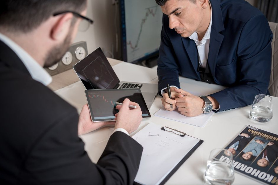 How can a rate conditional on automatic payment be identified? How can a rate conditional on automatic payment be identified?